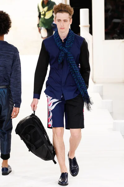 Look 7